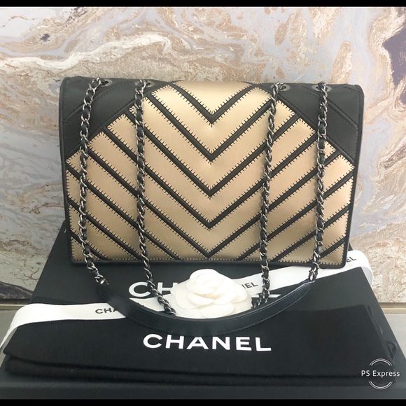 RUNWAY Chanel CC Chevron Couture Two-Tone Flap Bag - Picture 6 of 8